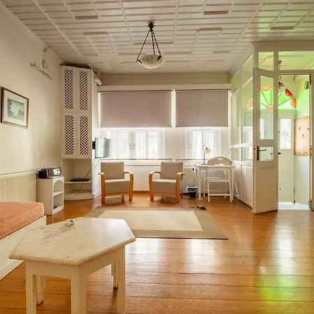 Terrace Triplex In Peninsula *