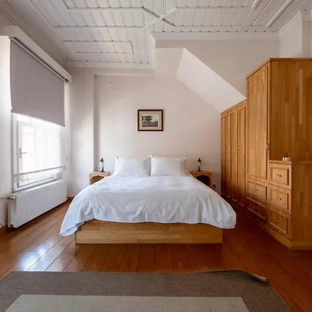 Terrace Triplex In Peninsula *