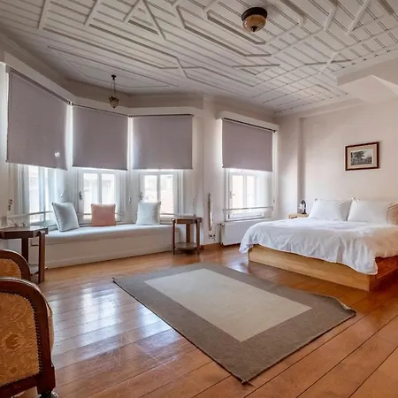 Villa Terrace Triplex In Peninsula