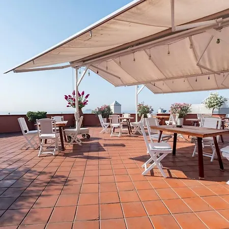 Villa Terrace Triplex In Peninsula *