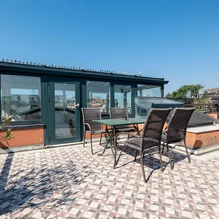 Terrace Triplex In Peninsula Villa