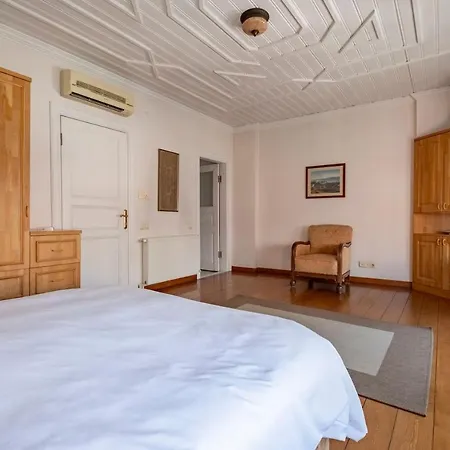 Terrace Triplex In Peninsula